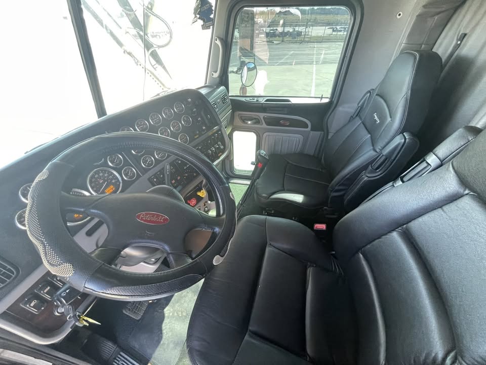 2022 Peterbilt 389 + 2022 Cottrell CX-09LSFA for Sale – $194,500 in Chicago, IL – photo 7