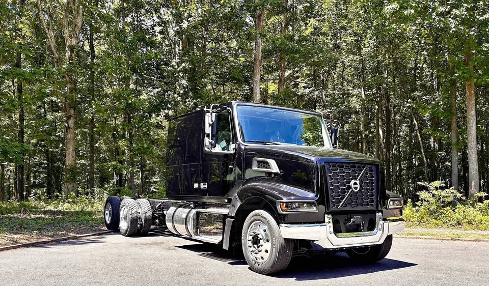 2027 Volvo VAH64600 auto hauler for sale in Fort Lauderdale FL