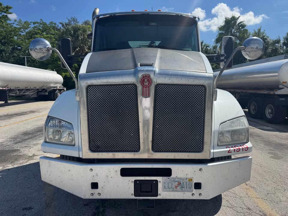 2019 Kenworth T880 day cab heavy hauler truck for sale in Fort Lauderdale FL – photo 5